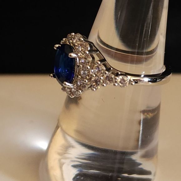 BLUE OVAL SIDE ACCENTS RING - Picture 4 of 7